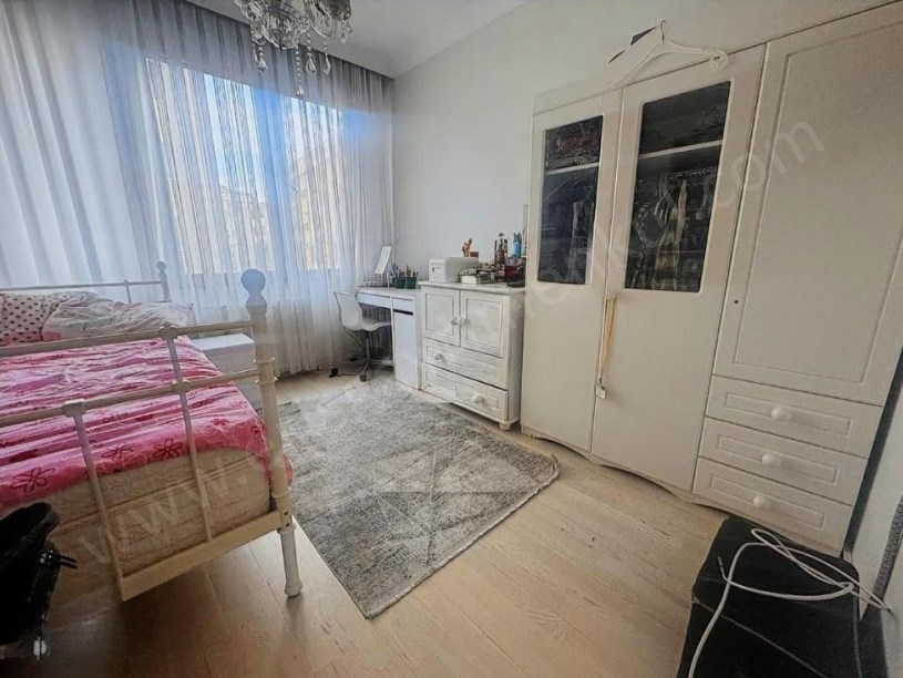 İSTANBUL KADIKÖY Suadiye Çolak İsmail Caddesinde 5.Yıllık Bina 140m2 3+1 Balkonlu