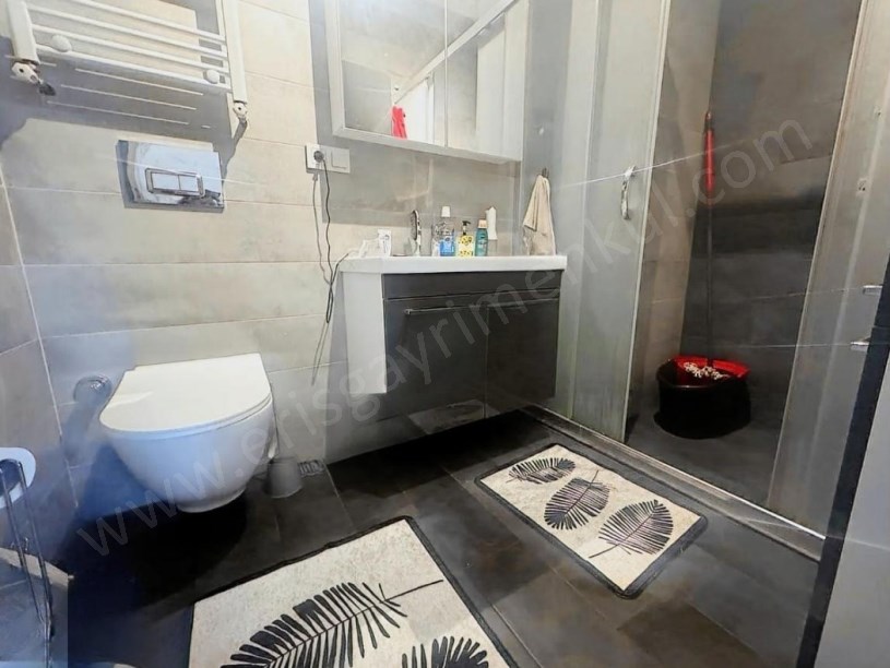 İSTANBUL KADIKÖY Suadiye Çolak İsmail Caddesinde 5.Yıllık Bina 140m2 3+1 Balkonlu