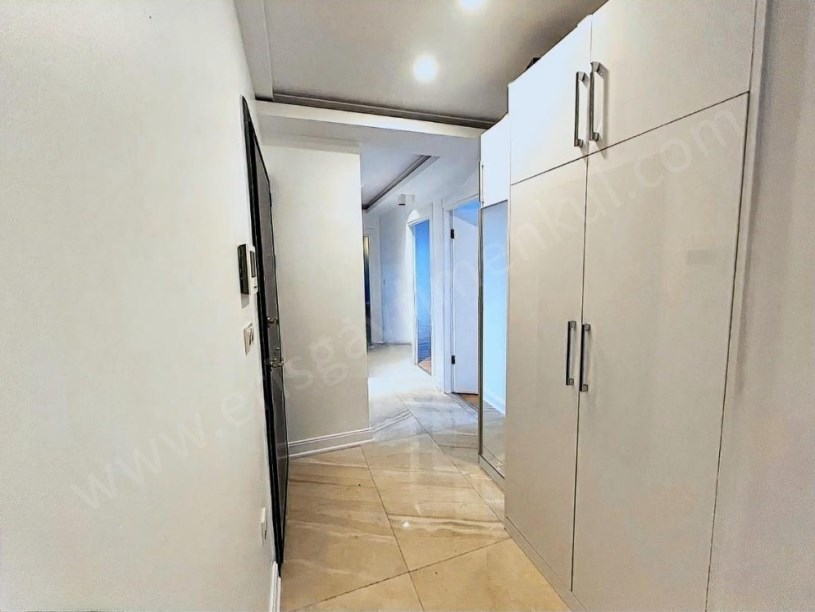 İSTANBUL KADIKÖY Suadiye Çolak İsmail Caddesinde 5.Yıllık Bina 140m2 3+1 Balkonlu