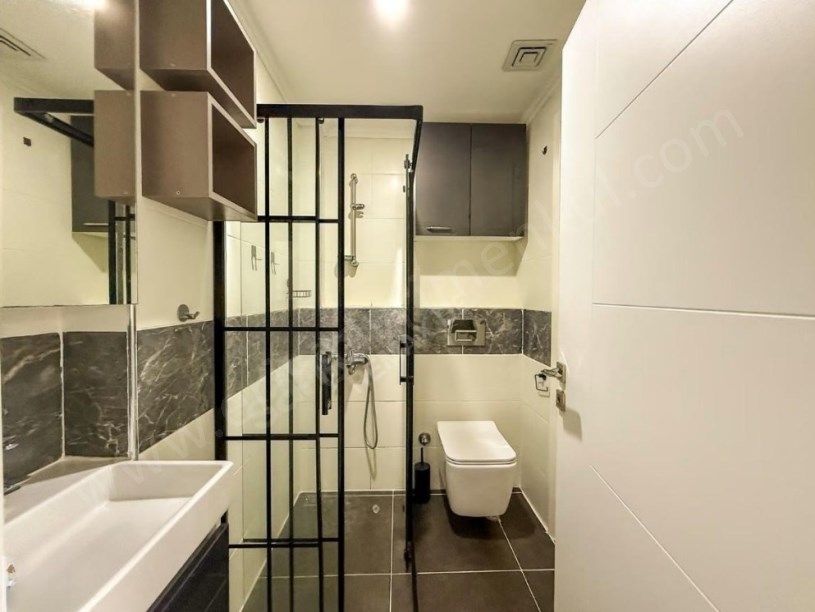 İSTANBUL KADIKÖY Suadiye Kaptan Arif Sokak Genç Binada Satılık 3+1 Boş Daire