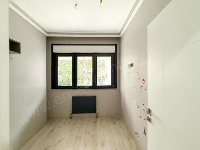 İSTANBUL KADIKÖY Suadiye Kaptan Arif Sokak Genç Binada Satılık 3+1 Boş Daire