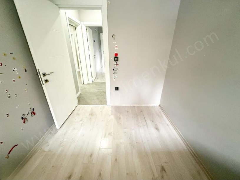 İSTANBUL KADIKÖY Suadiye Kaptan Arif Sokak Genç Binada Satılık 3+1 Boş Daire