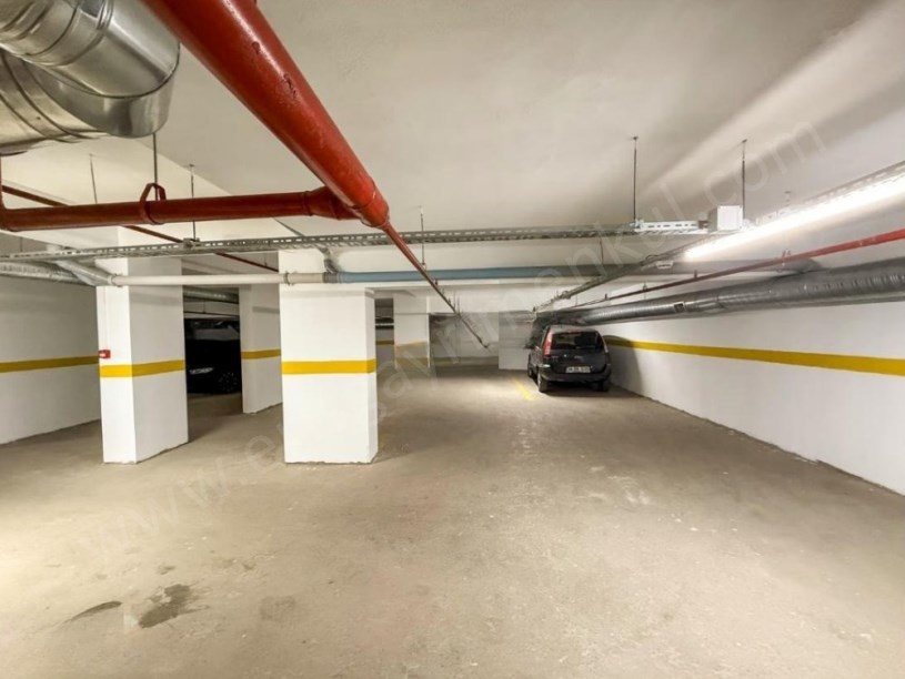 İSTANBUL KADIKÖY Suadiye Kaptan Arif Sokak Genç Binada Satılık 3+1 Boş Daire