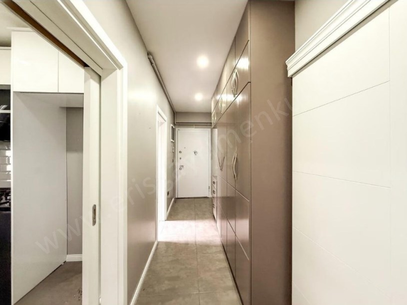 İSTANBUL KADIKÖY Suadiye Kaptan Arif Sokak Genç Binada Satılık 3+1 Boş Daire