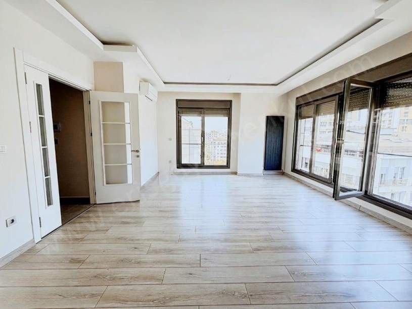 İSTANBUL KADIKÖY SUADİYEDE 3+1 NET 95M2 EBV BANYOLU FIRSAT DAİRE