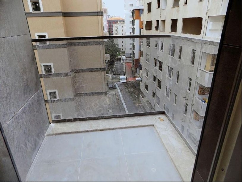 BAĞDAT CAD. YAKIN SIFIR BİNADA BALKONLU 2 BANYOLU 3+1 DAİRE CADDEBOSTAN KADIKÖY