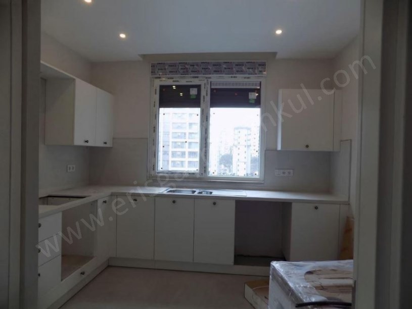 BAĞDAT CAD. YAKIN SIFIR BİNADA BALKONLU 2 BANYOLU 3+1 DAİRE CADDEBOSTAN KADIKÖY