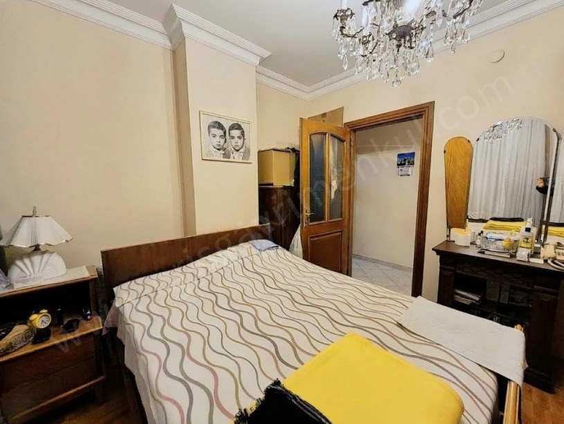 İSTANBUL KADIKÖY Kozyatağı avşar sokak 3+1 ebeveyn banyolu satılık geniş Daire