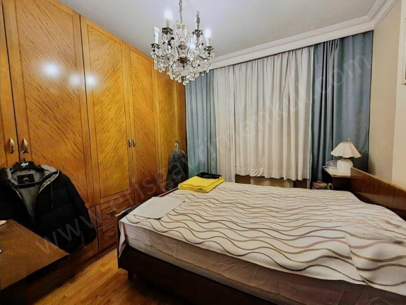 İSTANBUL KADIKÖY Kozyatağı avşar sokak 3+1 ebeveyn banyolu satılık geniş Daire