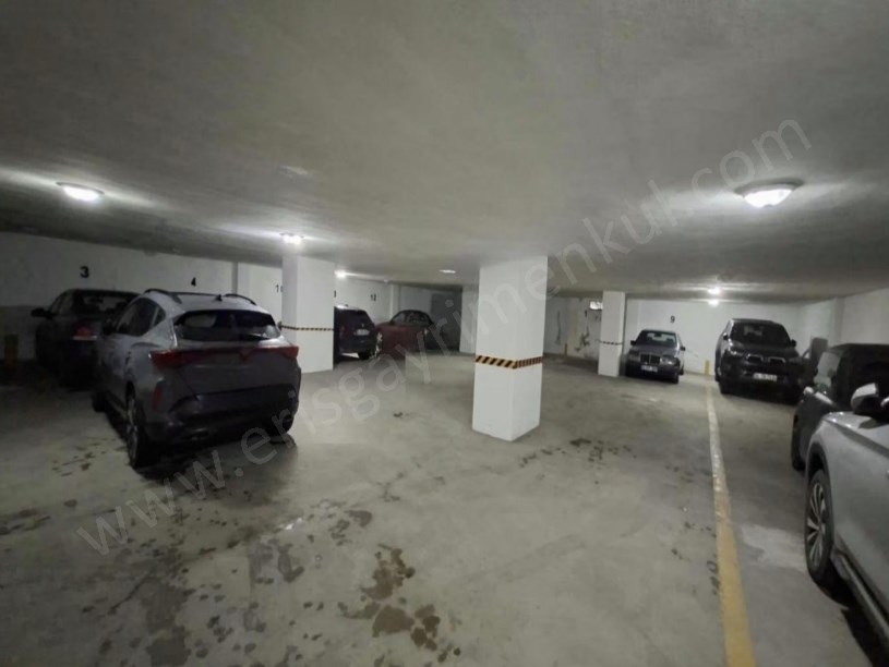 İSTANBUL KADIKÖY Kozyatağı avşar sokak 3+1 ebeveyn banyolu satılık geniş Daire