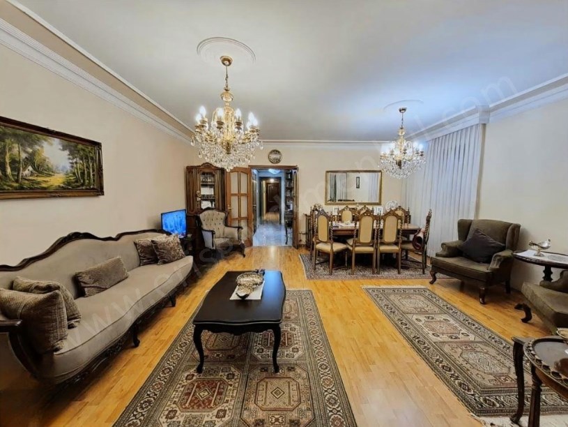 İSTANBUL KADIKÖY Kozyatağı avşar sokak 3+1 ebeveyn banyolu satılık geniş Daire