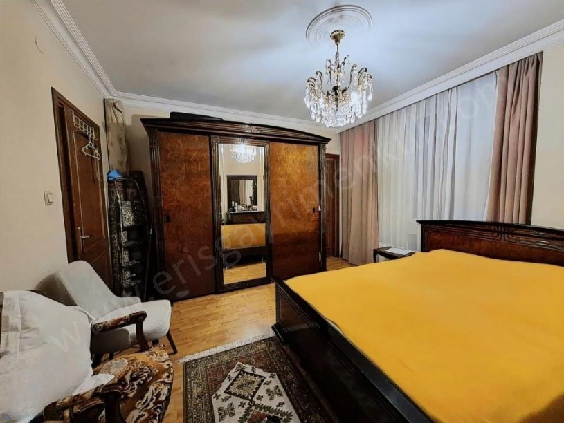 İSTANBUL KADIKÖY Kozyatağı avşar sokak 3+1 ebeveyn banyolu satılık geniş Daire