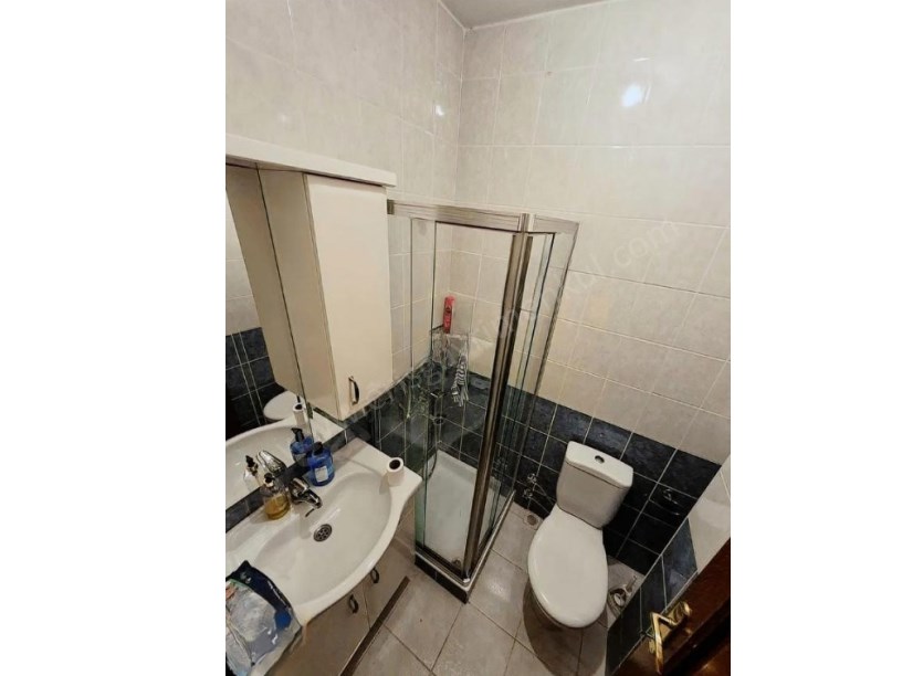 İSTANBUL KADIKÖY Kozyatağı avşar sokak 3+1 ebeveyn banyolu satılık geniş Daire