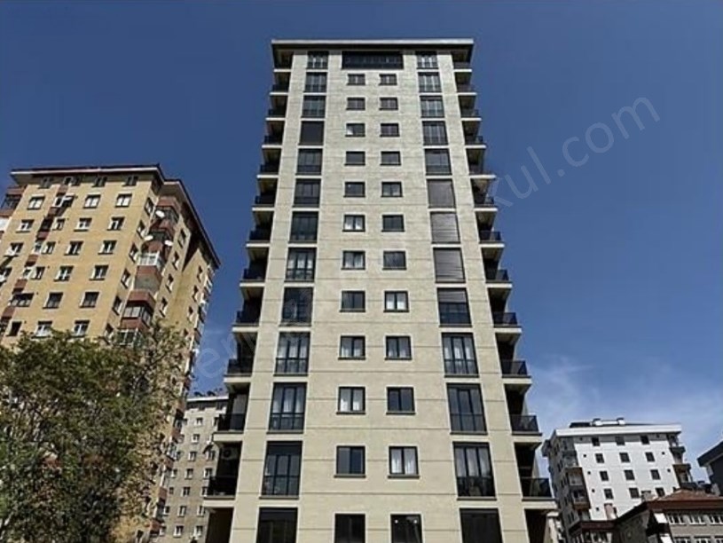 İSTANBUL KADIKÖY KOZYATAĞINDA PRESTİJLİ BİNADA KOZZY AVM YE YAKIN BALKONLU 2+1...