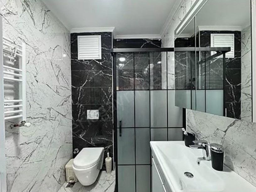 İSTANBUL KADIKÖY KOZYATAĞINDA PRESTİJLİ BİNADA KOZZY AVM YE YAKIN BALKONLU 2+1...