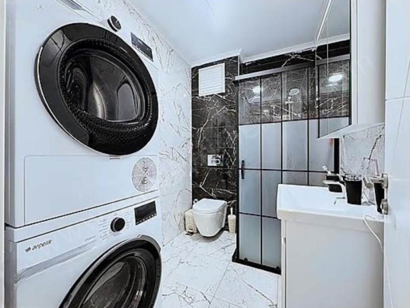 İSTANBUL KADIKÖY KOZYATAĞINDA PRESTİJLİ BİNADA KOZZY AVM YE YAKIN BALKONLU 2+1...