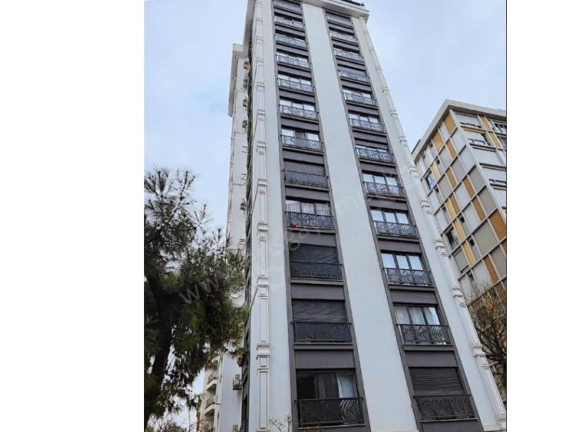 İSTANBUL KADIKÖY MERKEZİ KONUMDA, 5 YAŞINDA, FERAH 2+1, TAŞINMAYA HAZIR