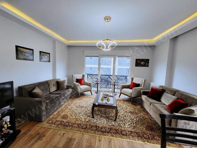 İSTANBUL KADIKÖY MERKEZİ KONUMDA, 5 YAŞINDA, FERAH 2+1, TAŞINMAYA HAZIR