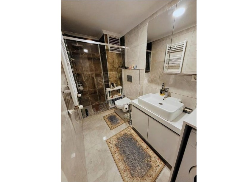 İSTANBUL KADIKÖY MERKEZİ KONUMDA, 5 YAŞINDA, FERAH 2+1, TAŞINMAYA HAZIR