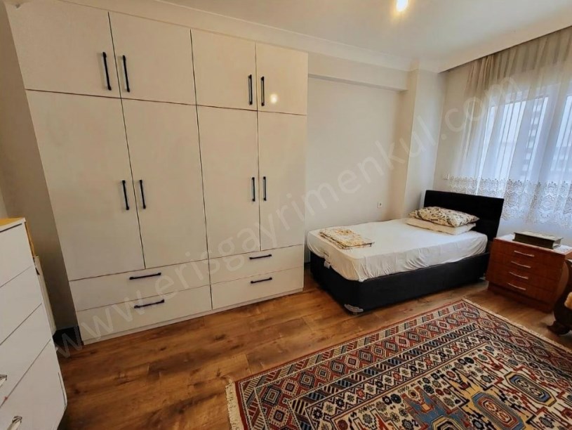 İSTANBUL KADIKÖY MERKEZİ KONUMDA, 5 YAŞINDA, FERAH 2+1, TAŞINMAYA HAZIR