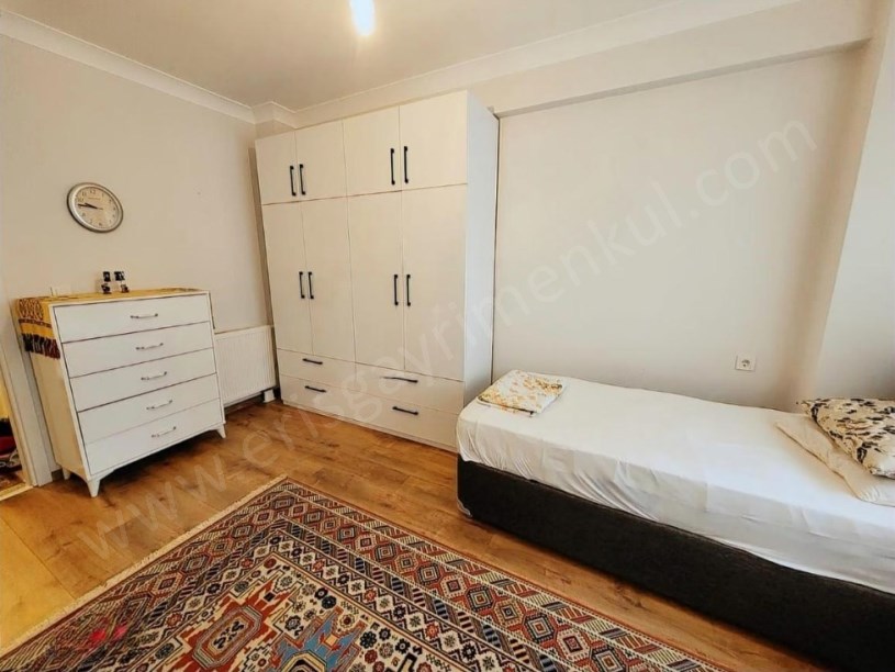 İSTANBUL KADIKÖY MERKEZİ KONUMDA, 5 YAŞINDA, FERAH 2+1, TAŞINMAYA HAZIR