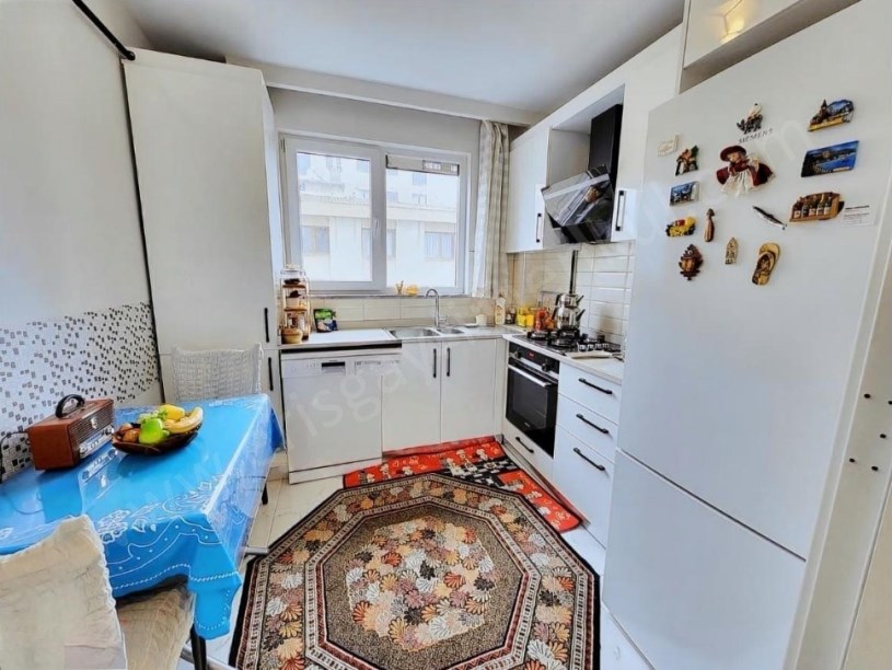 İSTANBUL KADIKÖY MERKEZİ KONUMDA, 5 YAŞINDA, FERAH 2+1, TAŞINMAYA HAZIR