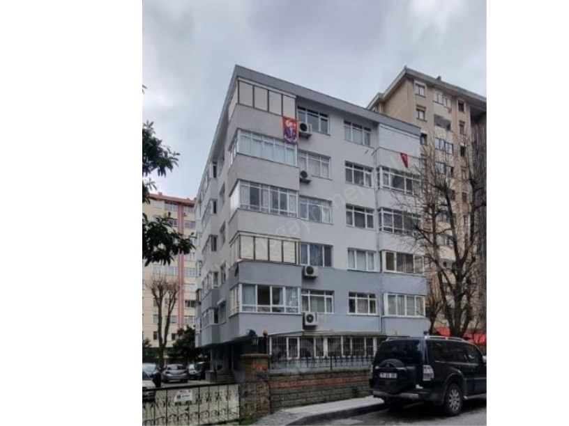 İSTANBUL KADIKÖY ERENKÖY MİNİBÜS YOLUNA 2. BİNADA BAKIMLI 3+1 SATILIK BOŞ DAİRE