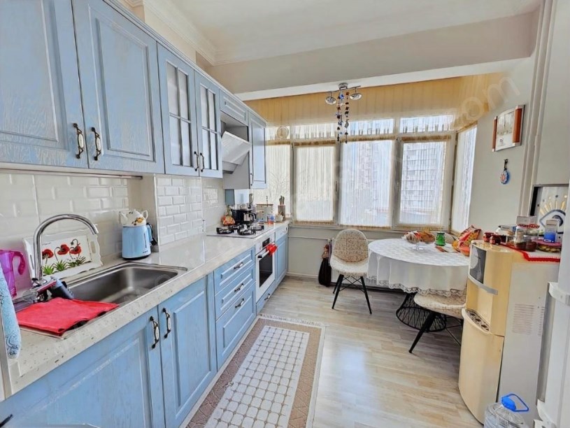 İSTANBUL KADIKÖY ERENKÖY MİNİBÜS YOLUNA 2. BİNADA BAKIMLI 3+1 SATILIK BOŞ DAİRE