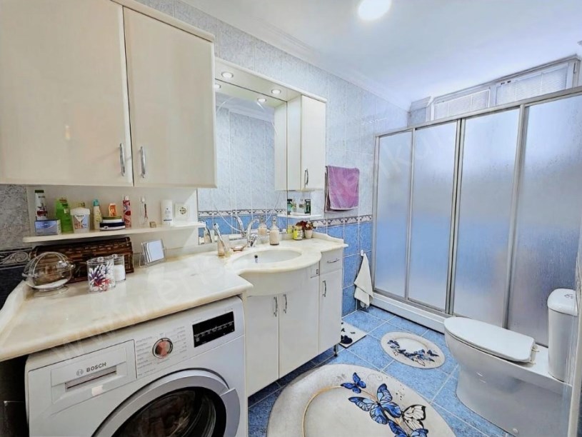 İSTANBUL KADIKÖY ERENKÖY MİNİBÜS YOLUNA 2. BİNADA BAKIMLI 3+1 SATILIK BOŞ DAİRE