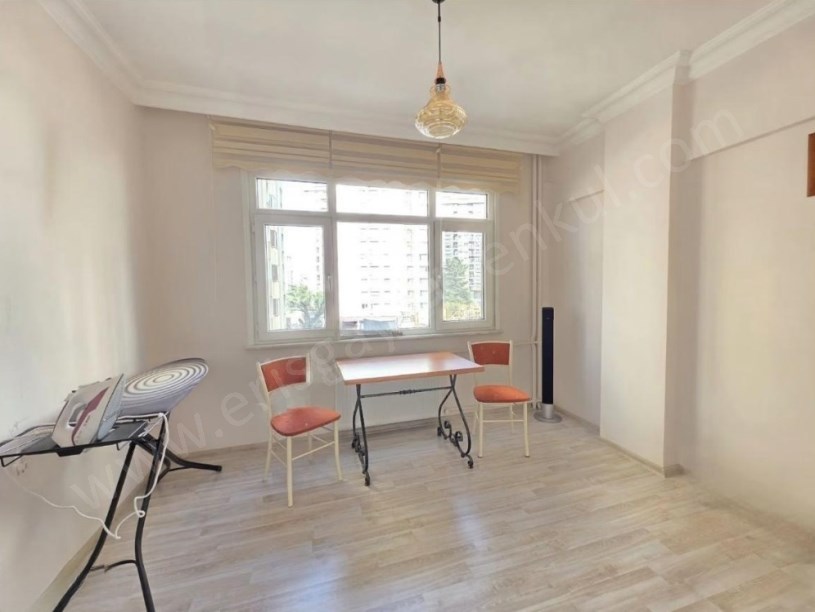 İSTANBUL KADIKÖY ERENKÖY MİNİBÜS YOLUNA 2. BİNADA BAKIMLI 3+1 SATILIK BOŞ DAİRE