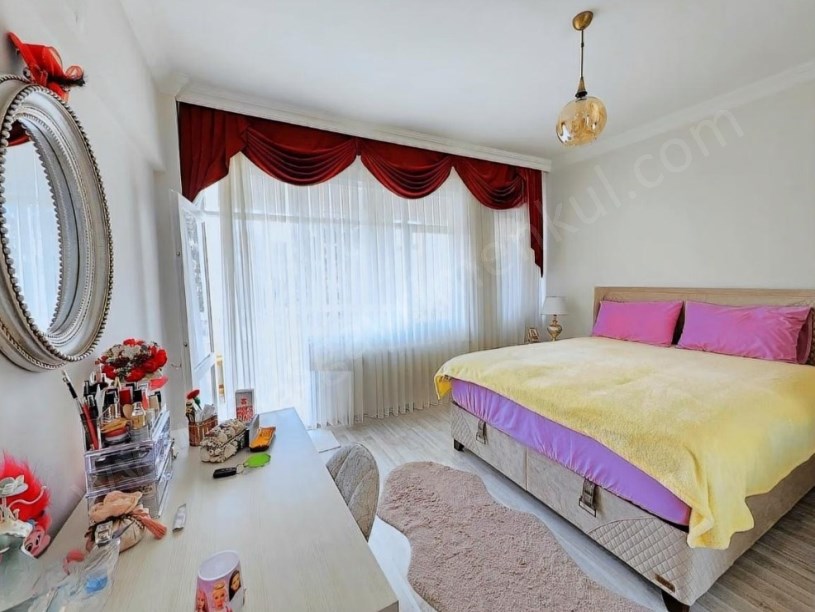 İSTANBUL KADIKÖY ERENKÖY MİNİBÜS YOLUNA 2. BİNADA BAKIMLI 3+1 SATILIK BOŞ DAİRE