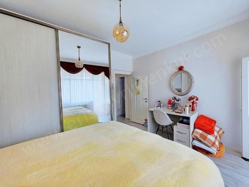 İSTANBUL KADIKÖY ERENKÖY MİNİBÜS YOLUNA 2. BİNADA BAKIMLI 3+1 SATILIK BOŞ DAİRE