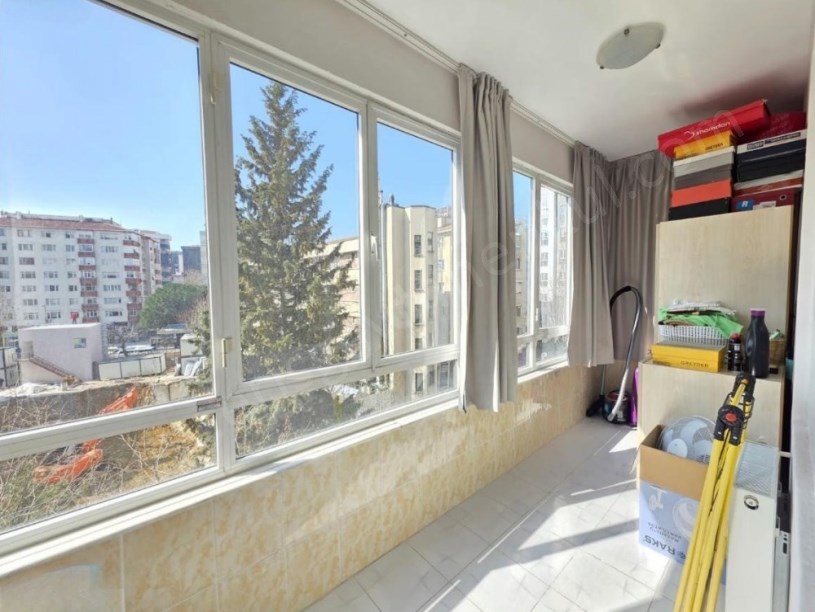 İSTANBUL KADIKÖY ERENKÖY MİNİBÜS YOLUNA 2. BİNADA BAKIMLI 3+1 SATILIK BOŞ DAİRE