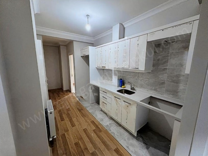 KOZYATAĞI ŞIK BİNADA KOZZYYE ÇOK YAKIN SIFIR FIRSAT BOŞ (2+1) IRSAT DAİRE