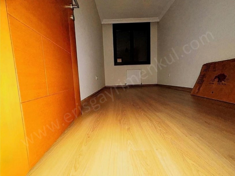 İSTANBUL KADIKÖY KOZYATAĞI KAYA SULTAN SOKAKTA PRESTİJLİ BİNA 90 m2 NET