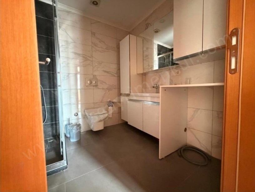 İSTANBUL KADIKÖY KOZYATAĞI KAYA SULTAN SOKAKTA PRESTİJLİ BİNA 90 m2 NET