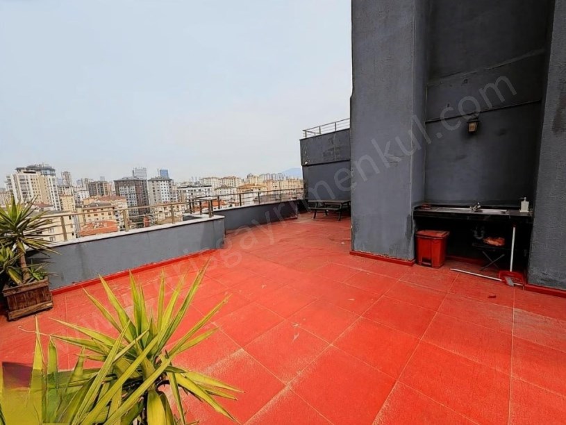 İSTANBUL KADIKÖY KOZYATAĞI KAYA SULTAN SOKAKTA PRESTİJLİ BİNA 90 m2 NET