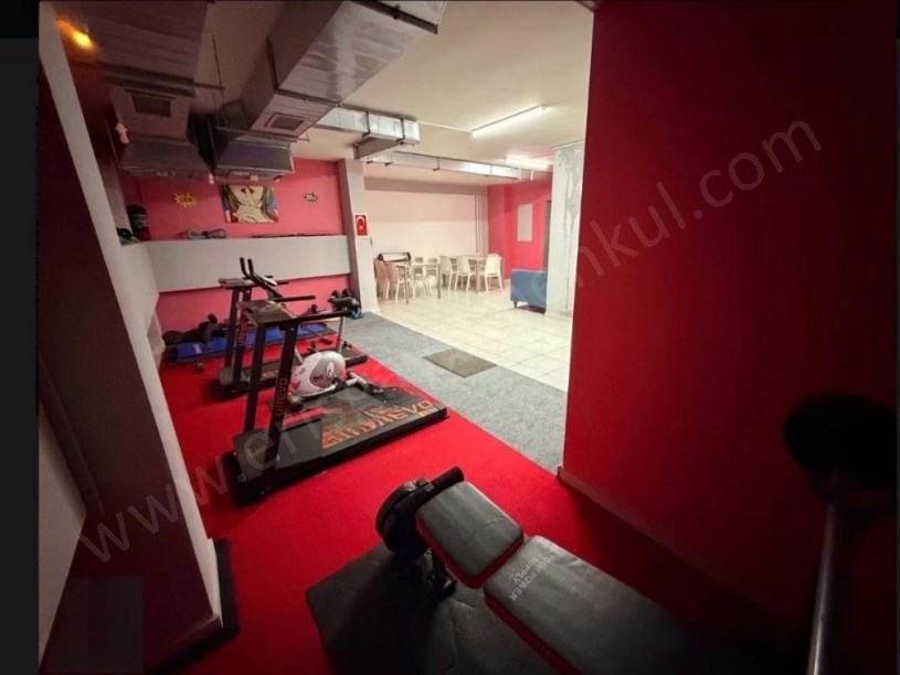 İSTANBUL KADIKÖY KOZYATAĞI KAYA SULTAN SOKAKTA PRESTİJLİ BİNA 90 m2 NET