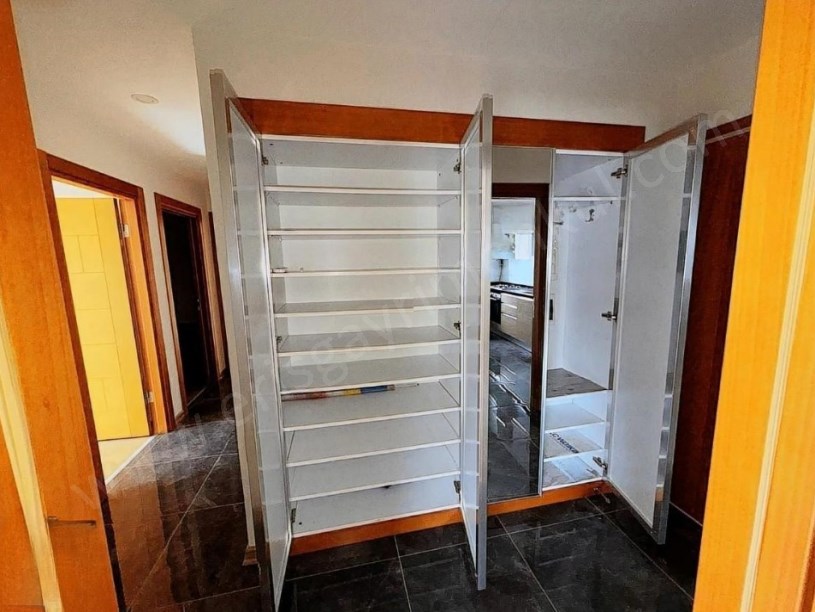 İSTANBUL KADIKÖY KOZYATAĞI KAYA SULTAN SOKAKTA PRESTİJLİ BİNA 90 m2 NET