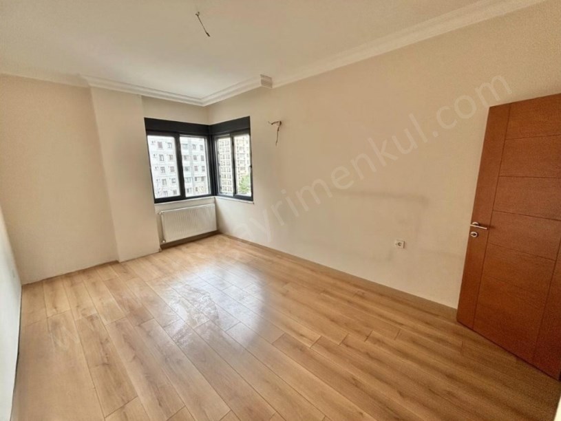 İSTANBUL KADIKÖY ERENKÖY DE ALTERNATİFSİZ MARMARAYA YAKIN 135M2 3+1 YENİ BOŞ