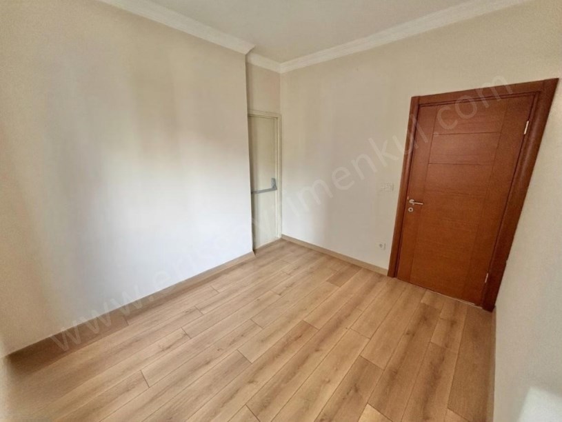 İSTANBUL KADIKÖY ERENKÖY DE ALTERNATİFSİZ MARMARAYA YAKIN 135M2 3+1 YENİ BOŞ