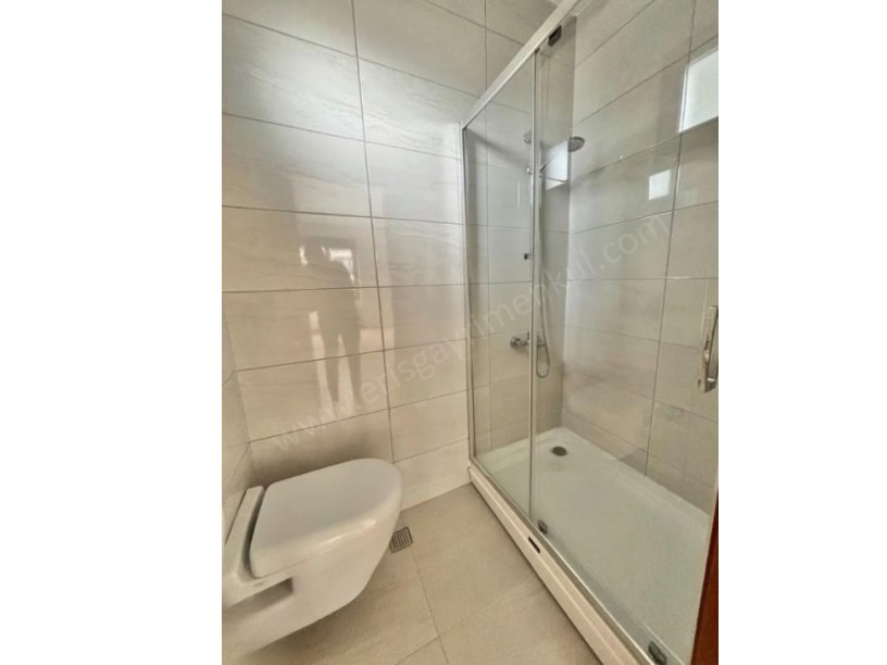 İSTANBUL KADIKÖY ERENKÖY DE ALTERNATİFSİZ MARMARAYA YAKIN 135M2 3+1 YENİ BOŞ