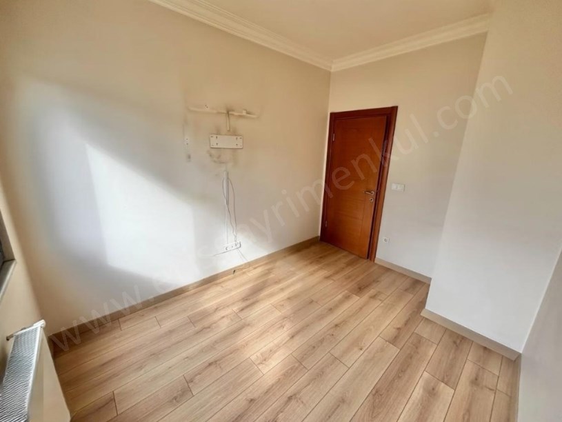 İSTANBUL KADIKÖY ERENKÖY DE ALTERNATİFSİZ MARMARAYA YAKIN 135M2 3+1 YENİ BOŞ