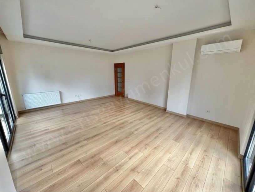 İSTANBUL KADIKÖY ERENKÖY DE ALTERNATİFSİZ MARMARAYA YAKIN 135M2 3+1 YENİ BOŞ