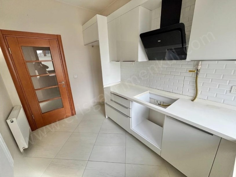 İSTANBUL KADIKÖY ERENKÖY DE ALTERNATİFSİZ MARMARAYA YAKIN 135M2 3+1 YENİ BOŞ