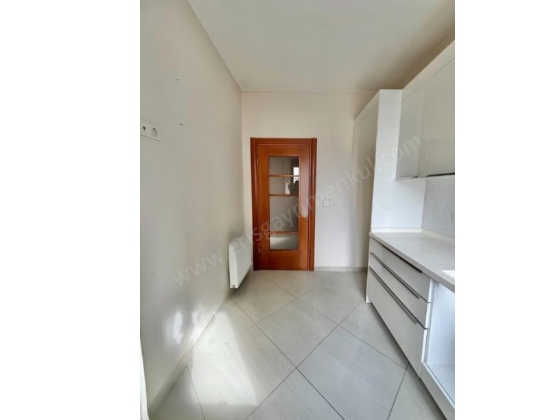 İSTANBUL KADIKÖY ERENKÖY DE ALTERNATİFSİZ MARMARAYA YAKIN 135M2 3+1 YENİ BOŞ