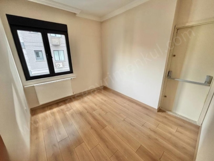 İSTANBUL KADIKÖY ERENKÖY DE ALTERNATİFSİZ MARMARAYA YAKIN 135M2 3+1 YENİ BOŞ