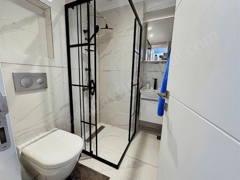 İSTANBUL KADIKÖY ERENKÖY ÖZENÇ SOKAKDA YENİ BİNADA 3+1 EBEVEYNLİ DEPOLU