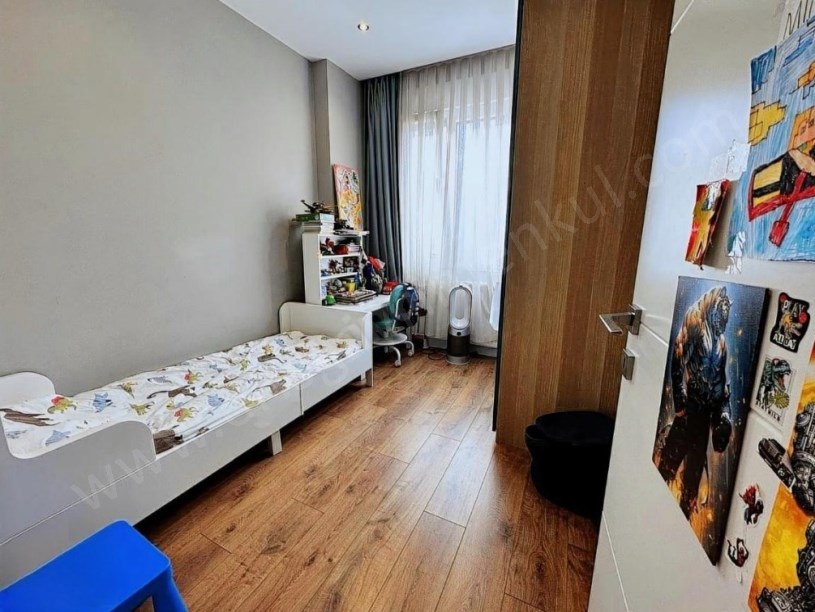 İSTANBUL KADIKÖY ERENKÖY ÖZENÇ SOKAKDA YENİ BİNADA 3+1 EBEVEYNLİ DEPOLU