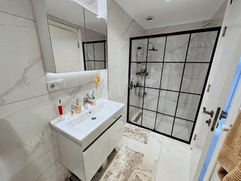 İSTANBUL KADIKÖY ERENKÖY ÖZENÇ SOKAKDA YENİ BİNADA 3+1 EBEVEYNLİ DEPOLU